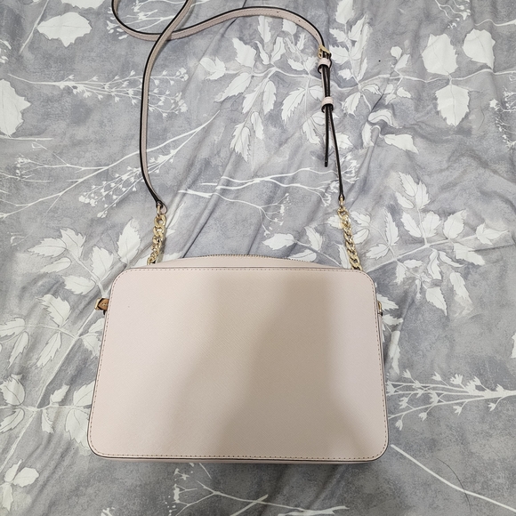 Michael Kors Blush Crossbody Bag with Gold Chain - Picture 2 of 3
